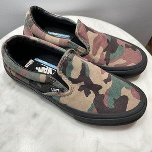 Size 4.5 / Boys’ Camo Vans Slip On Sneakers